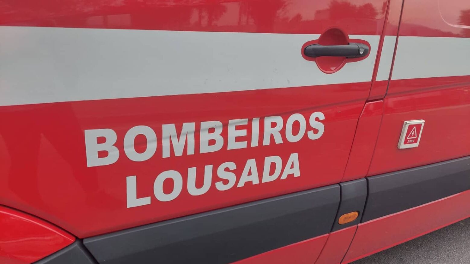 Colisão entre três viaturas ligeiras provoca dois feridos em Lousada