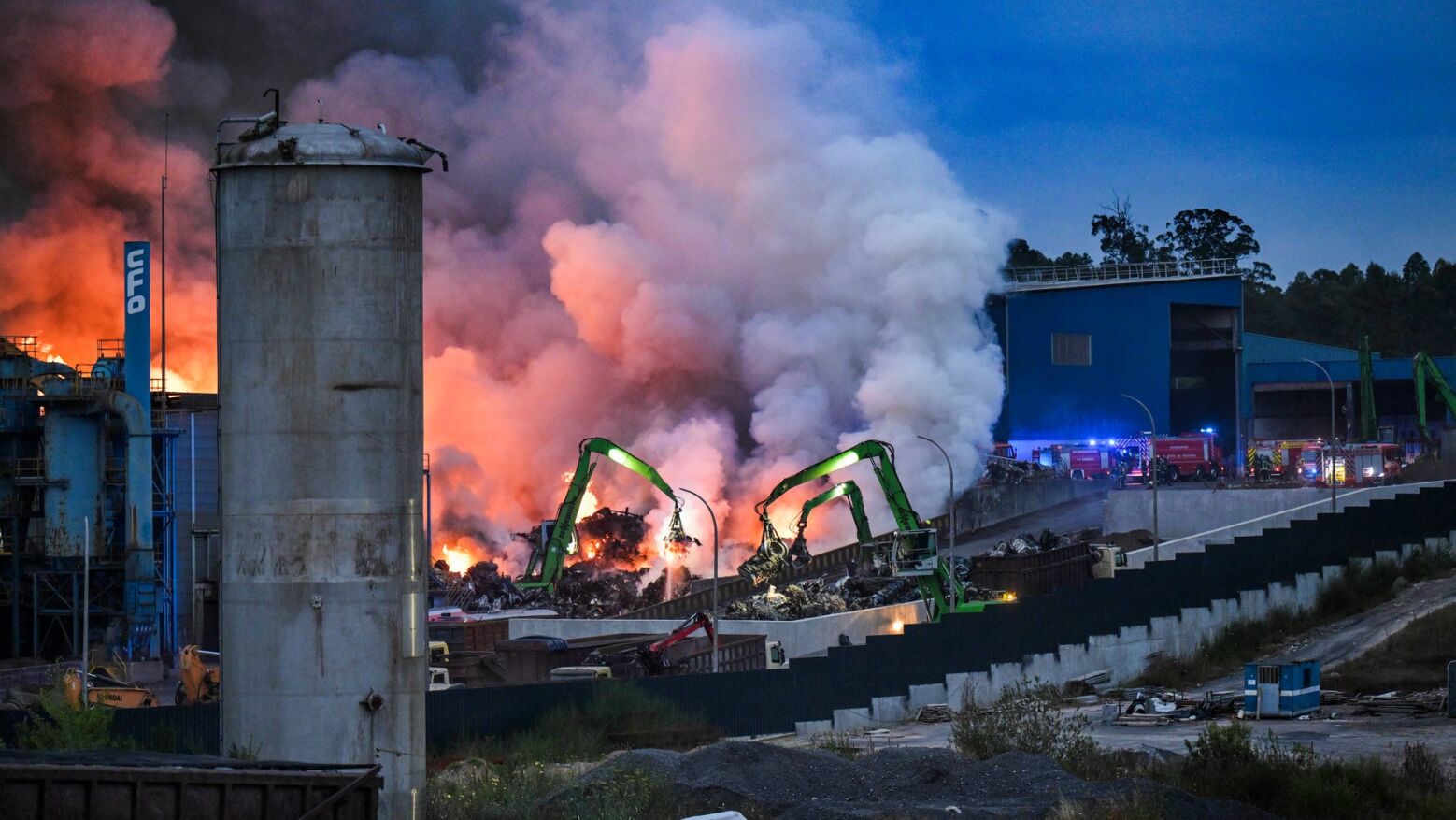 Incêndio em fábrica de sucata em Gaia entrou em fase de rescaldo
