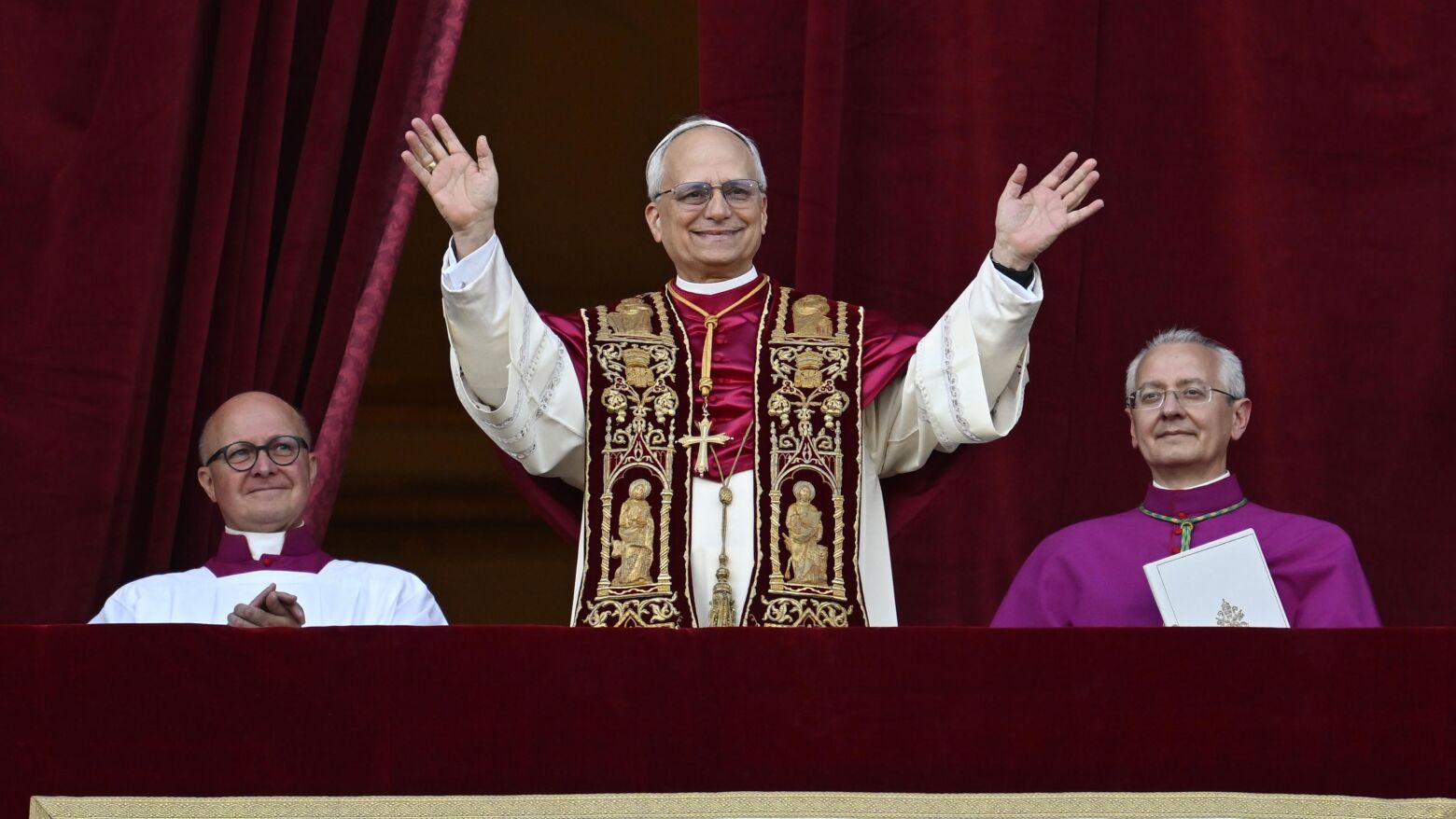 Papa Leão XIV agradece legado de Francisco e apela à construção de pontes
