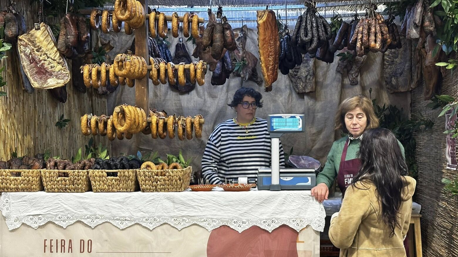 Baião: Feira do Fumeiro despede-se hoje com chef Michelin e festival de folclore