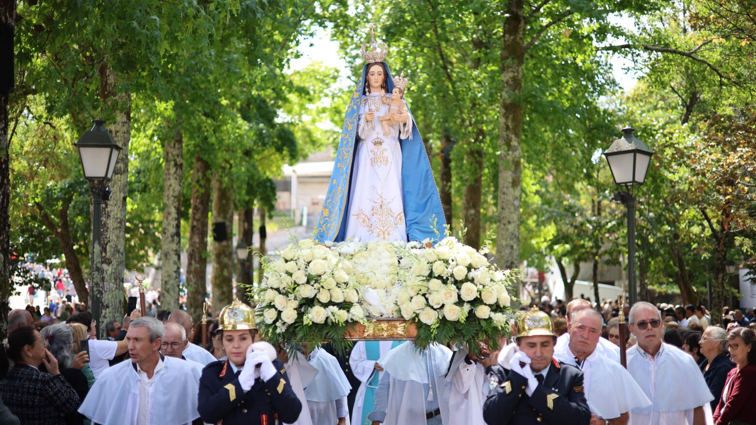 Centenas de fiéis do Marco Canaveses subiram ao monte do Castelinho para honrar a sua padroeira