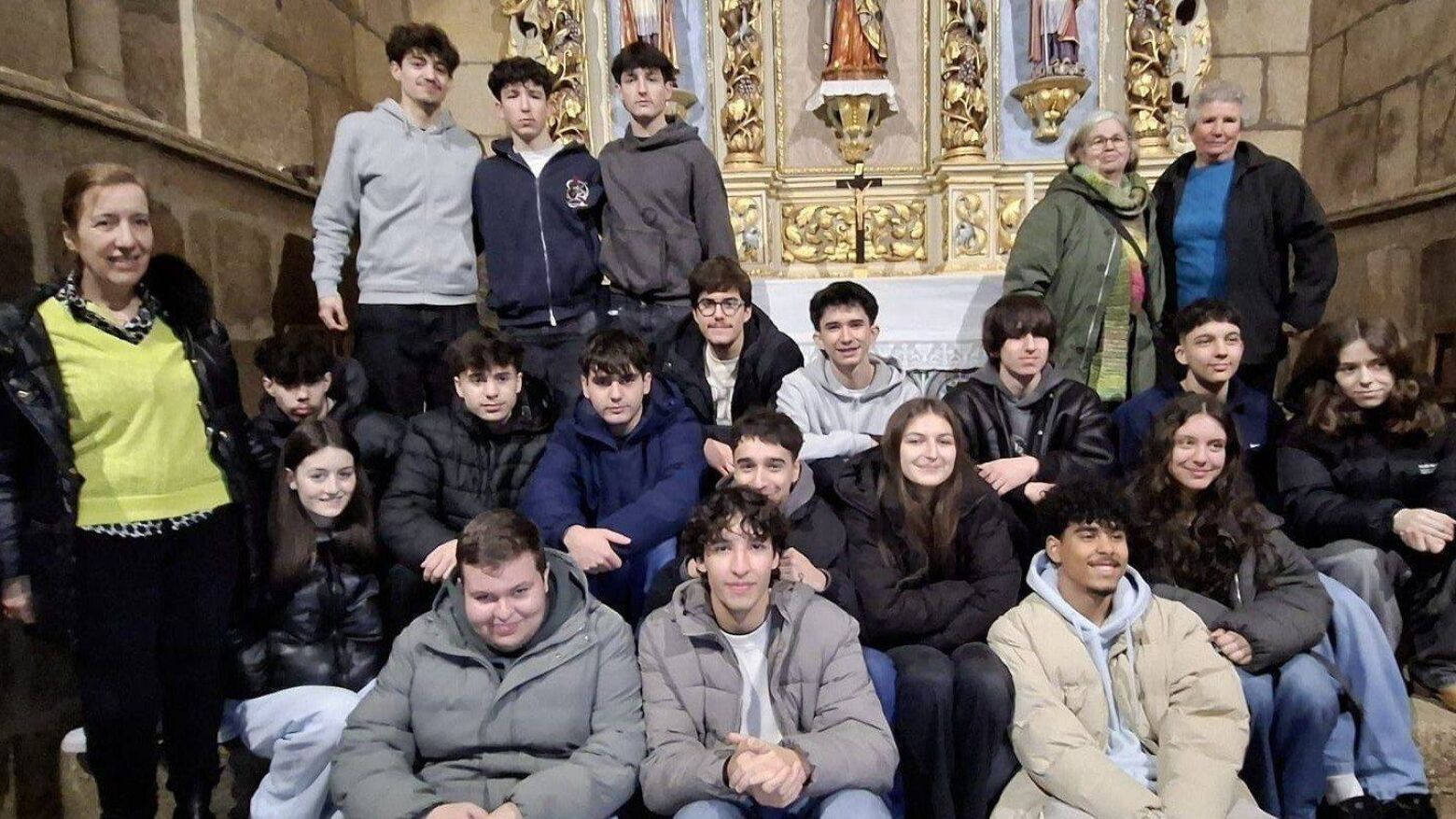 Marco de Canaveses: Alunos e "guardi&atilde;s" da Capela de Fandinh&atilde;es preparam c&aacute;psula do tempo para abrir daqui a 20 anos