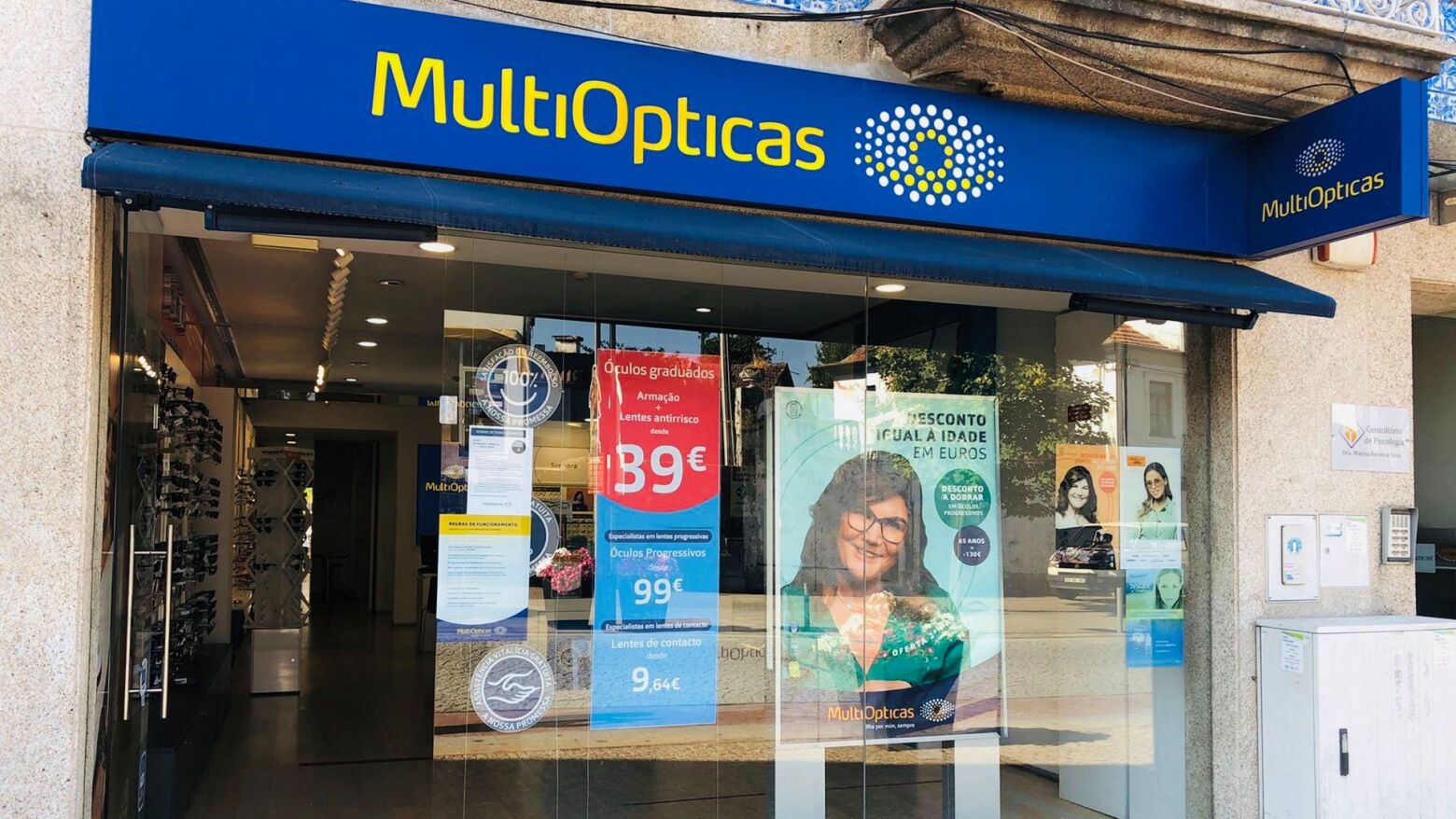 Populares travam assaltante após furto a ótica em Paredes
