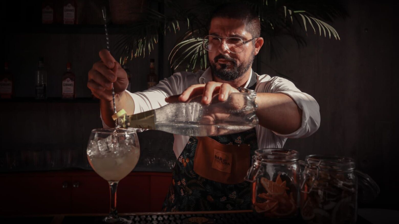 Dia mundial do cocktail: Para César Moreira as "boas memórias criam-se com bons cocktails”