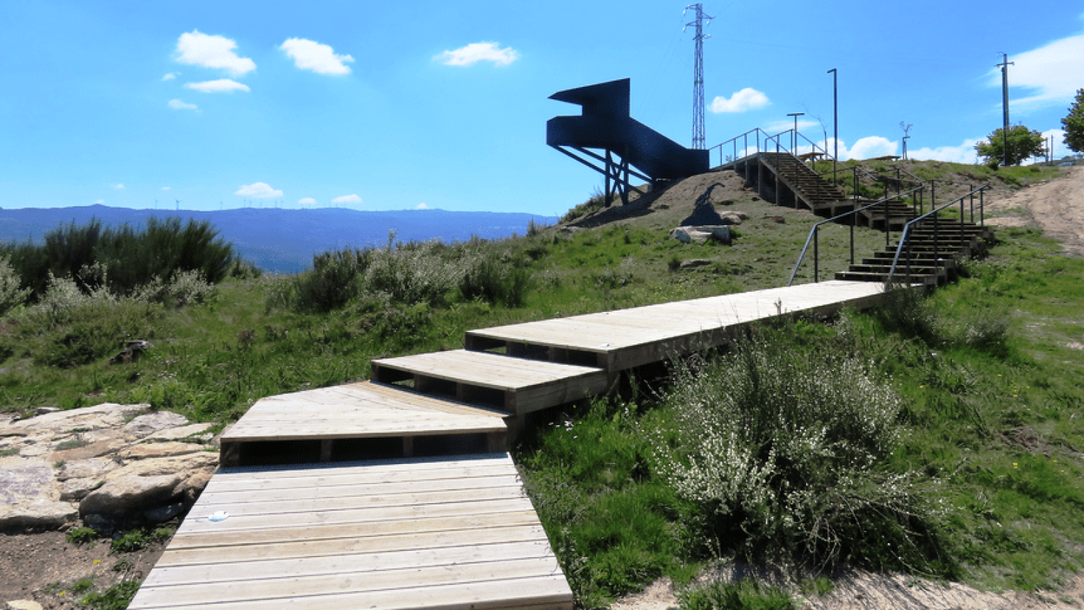 Cinfães assinala Solstício de Verão com aula de yoga no Miradouro de Marcelim