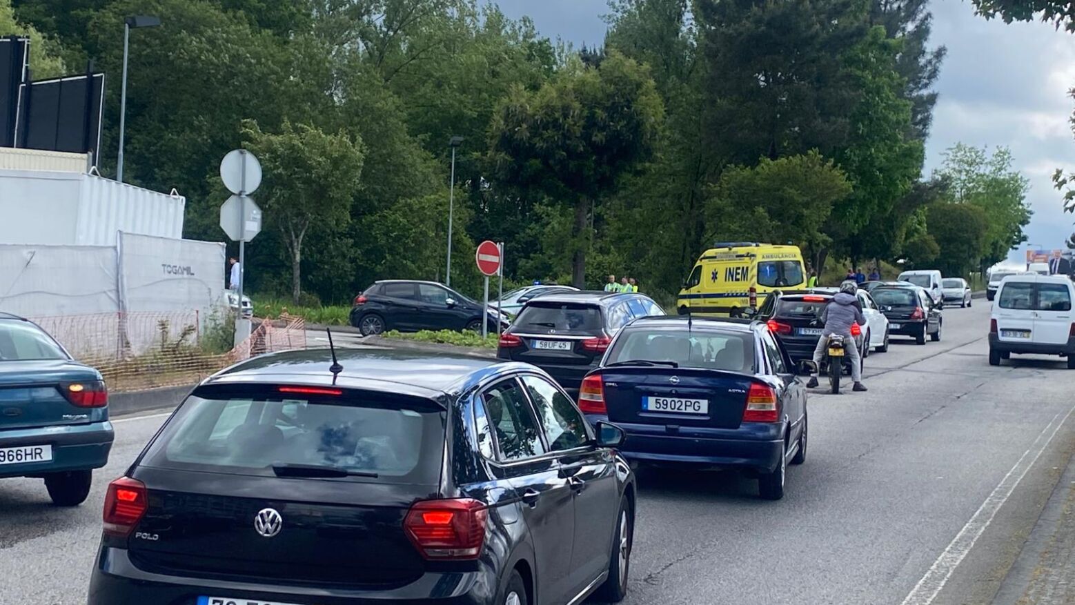 Colisão entre duas viaturas provoca um ferido e condiciona trânsito em Marco de Canaveses