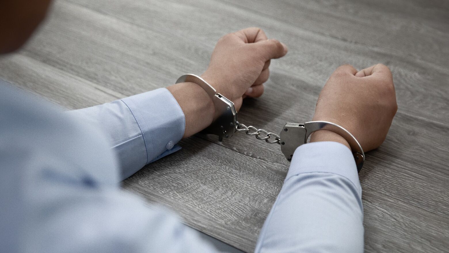 Homem detido por viol&ecirc;ncia dom&eacute;stica em Gondomar apanhado com dois quilos de haxixe e 21 mil euros