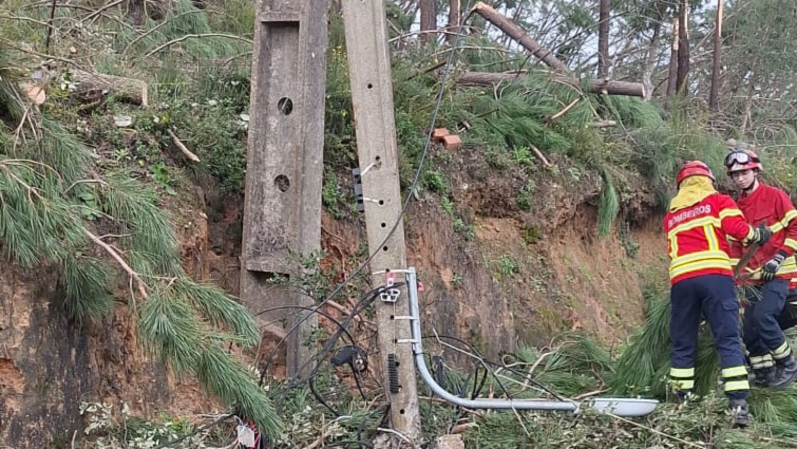 Atualiza&ccedil;&atilde;o: Grupo de Desobstru&ccedil;&atilde;o do T&acirc;mega e Sousa prolonga miss&atilde;o em Leiria por mais 24 horas