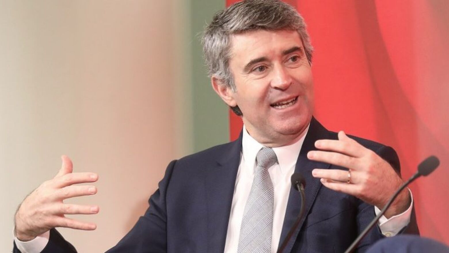 José Luís Carneiro anuncia recandidatura à liderança do Partido Socialista