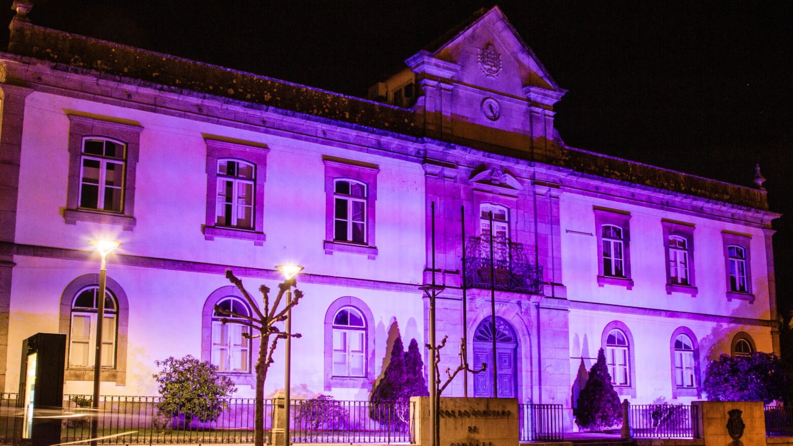 Cinf&atilde;es assinala Semana Santa com ilumina&ccedil;&atilde;o solene em todo o concelho