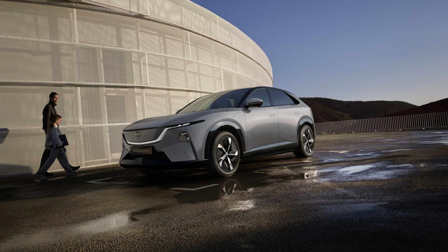 Mazda CX-6e chega a Portugal: novo SUV el&eacute;trico estreia-se com autonomia at&eacute; 484 km