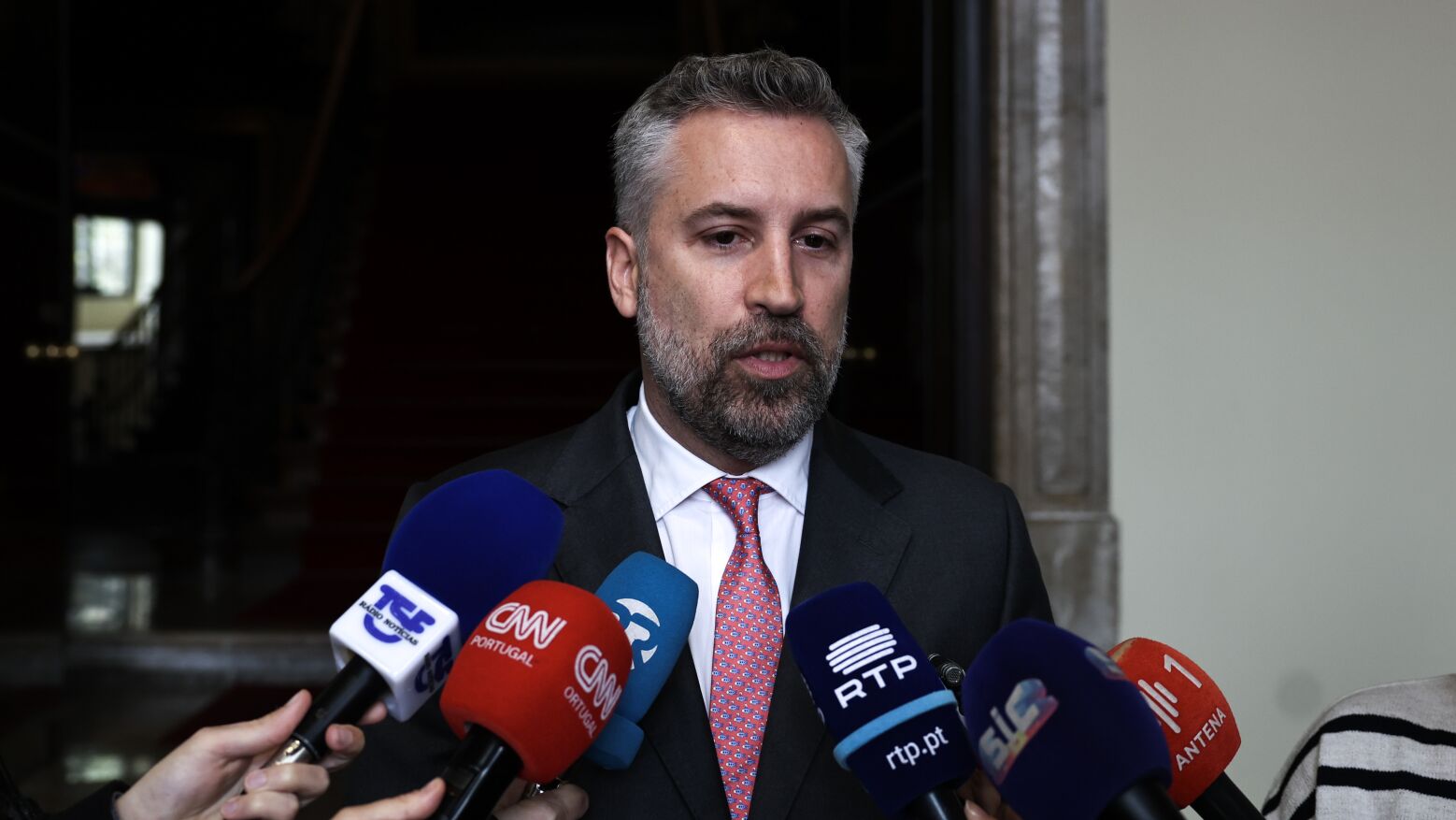 Pedro Nuno Santos promete aumentos permanentes das pensões se economia permitir