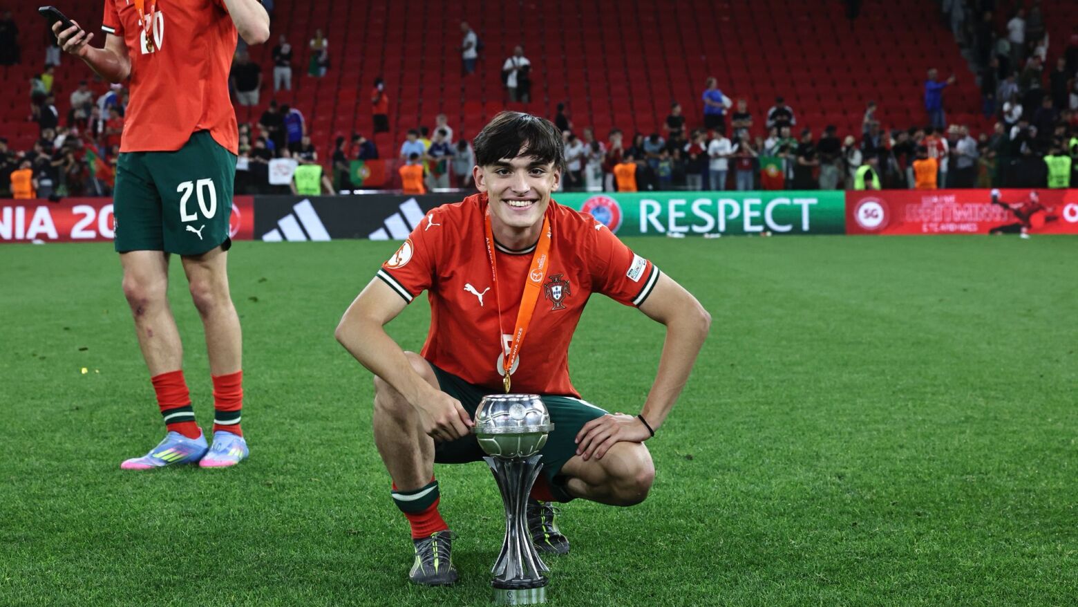 “Mal o árbitro apitou para o final do jogo, só senti uma explosão de felicidade". Martim Guedes é campeão europeu de futebol