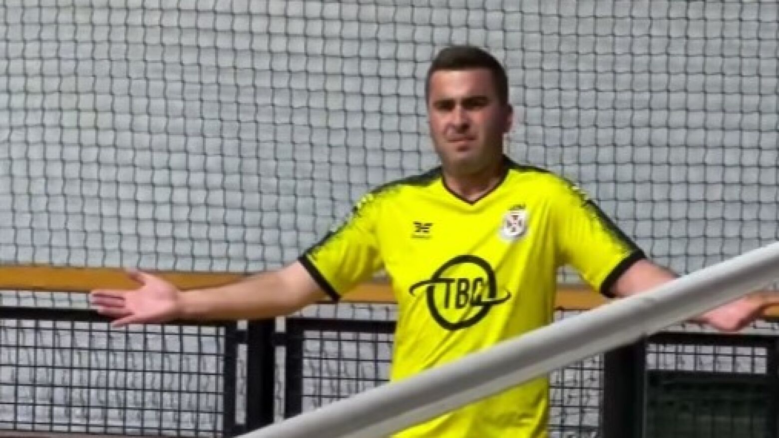 Futsal: 'Poker' de Roberto Pombo conduz GD Magrelos a reviravolta e a triunfo frente &agrave; AA Le&ccedil;a