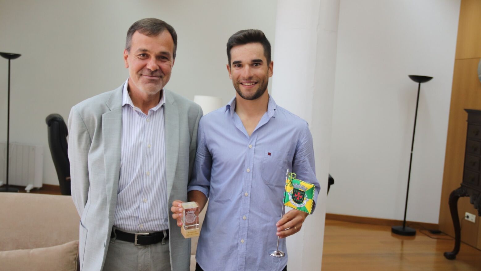 Hugo Nunes, vencedor da camisola azul da Volta a Portugal, homenageado em Paços de Ferreira