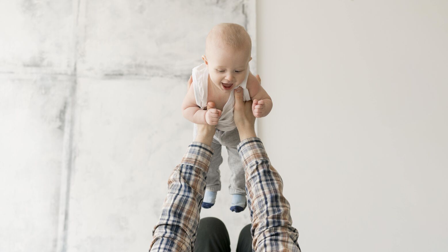 "Dentro da Caixa": Biblioteca Municipal de Bai&atilde;o recebe atelier sensorial para beb&eacute;s