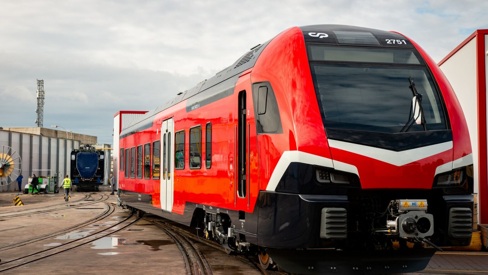CP recebe primeira de 22 novas automotoras: H&aacute; 23 anos que n&atilde;o chegava um comboio novo a Portugal