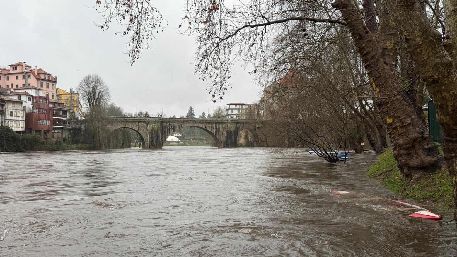 Capitania do Douro baixa alerta de cheias para laranja, mas pede cautela no al&iacute;vio de restri&ccedil;&otilde;es
