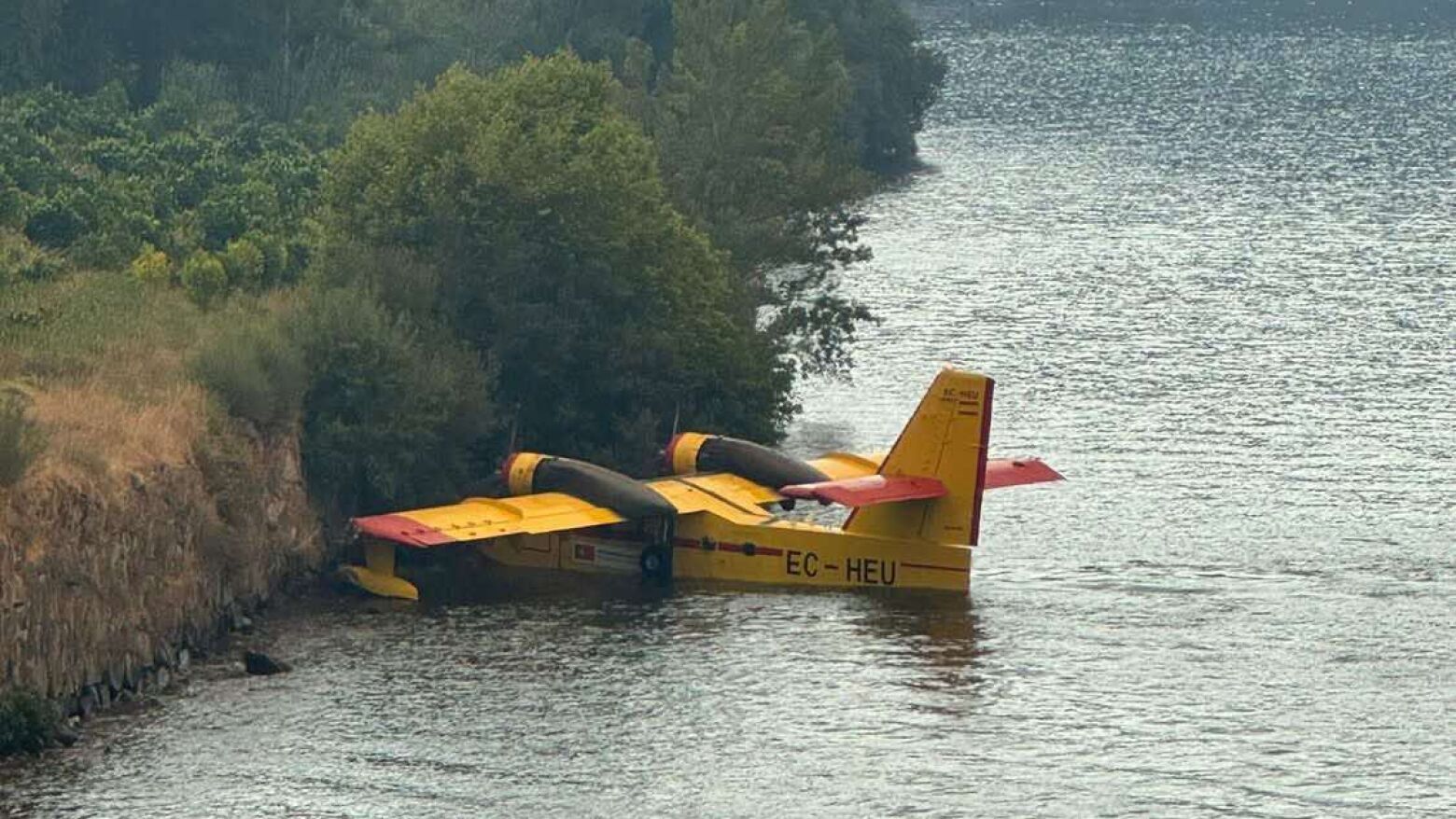 Problema mecânico impediu avião de descolar das margens do Rio Douro