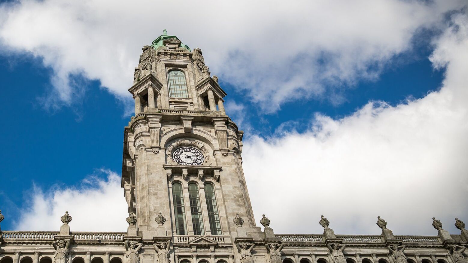 Pedro Duarte incentiva portuenses a "embelezar" ruas e mant&eacute;m vasos na Travessa das &Aacute;guas