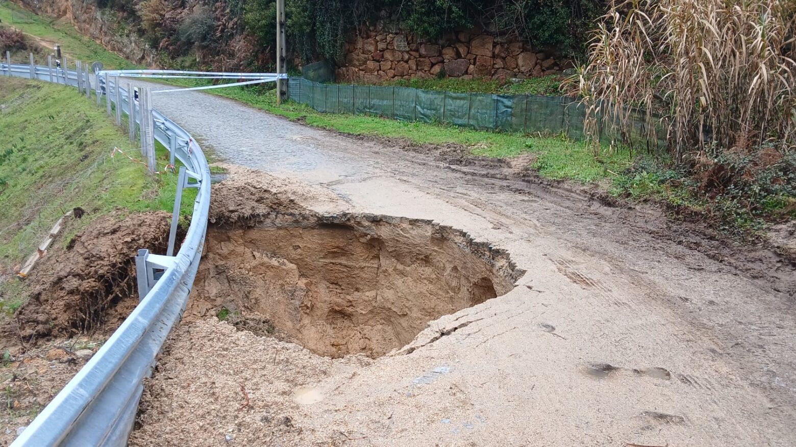 Marco: Mau tempo provoca abatimentos e condiciona tr&acirc;nsito em Penha Longa