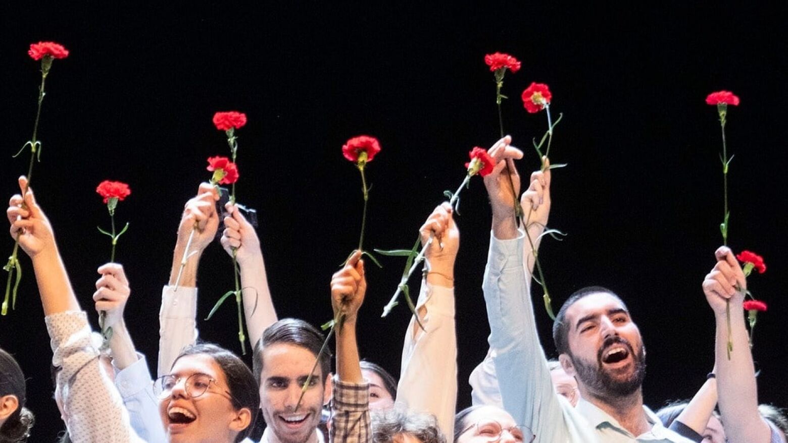 Astro Fingido: Uma paixão pelo teatro que Floresce em Paredes com “No Campo de Girassóis”