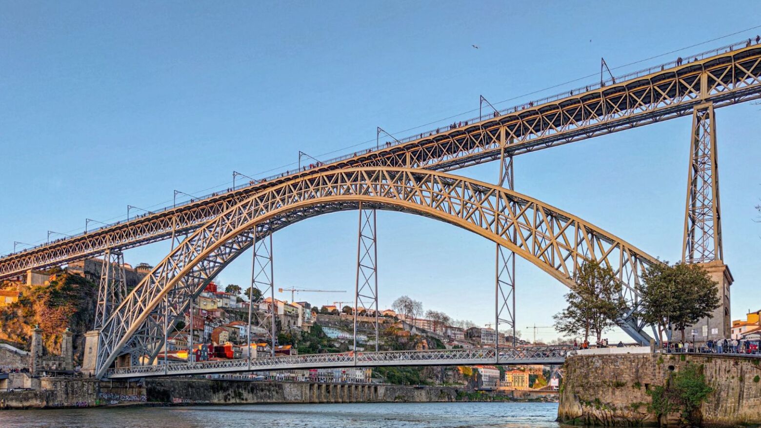 Retomadas buscas por jovem desaparecido no rio Douro