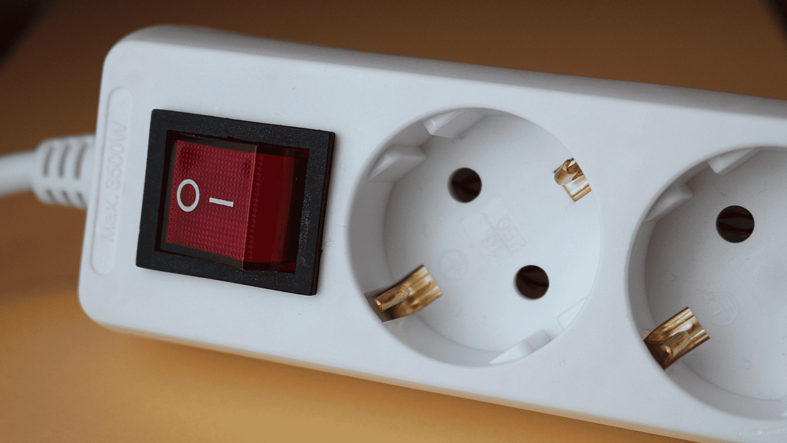 Aprenda como prevenir e combater incêndios elétricos