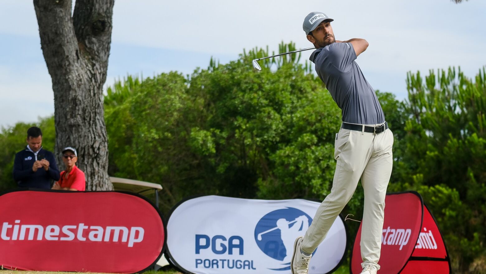 Paredense Tomás Bessa lidera Campeonato Nacional de Profissionais no Troia Golf