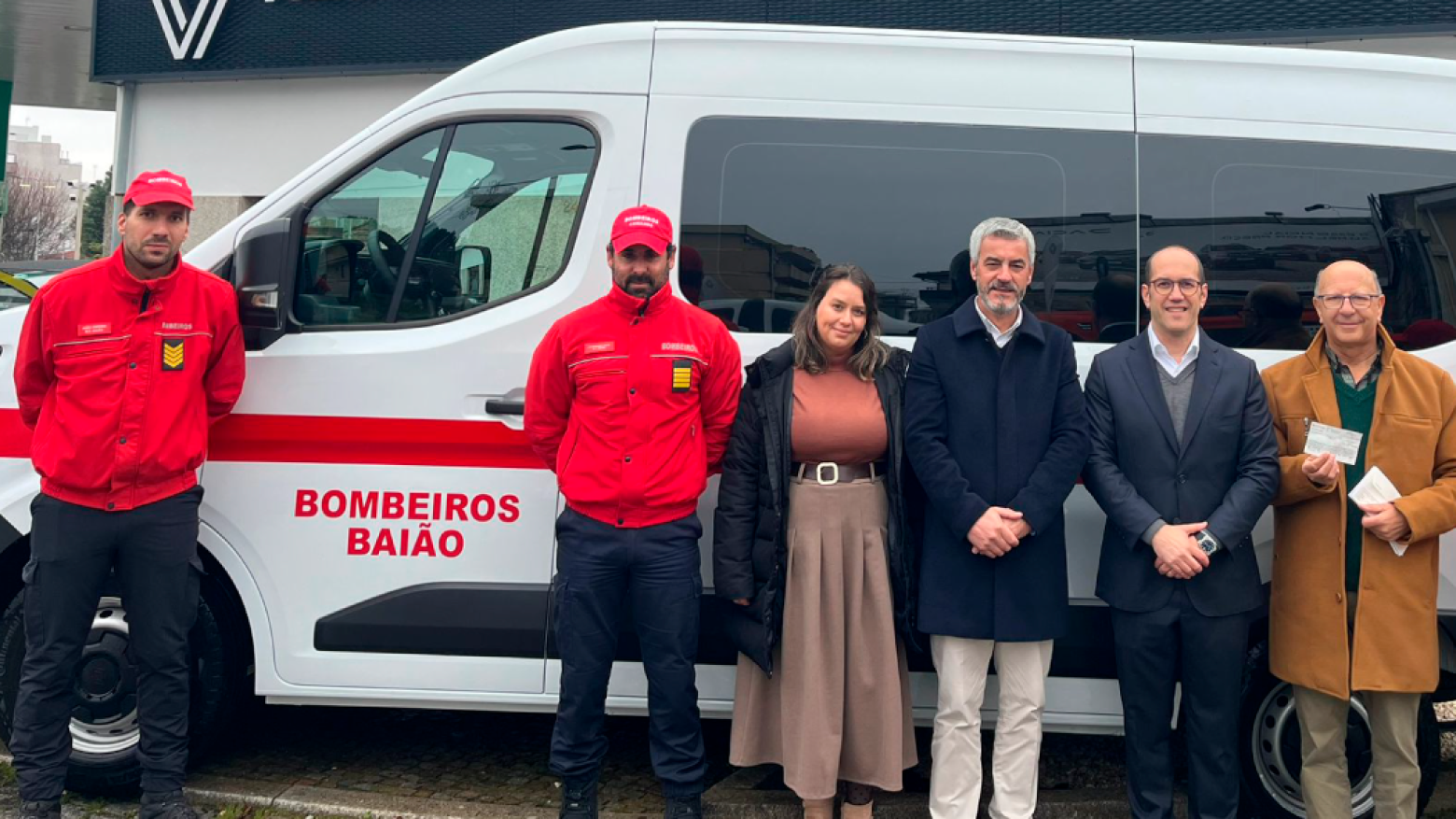Bombeiros de Bai&atilde;o refor&ccedil;am frota com nova ambul&acirc;ncia de transporte de doentes