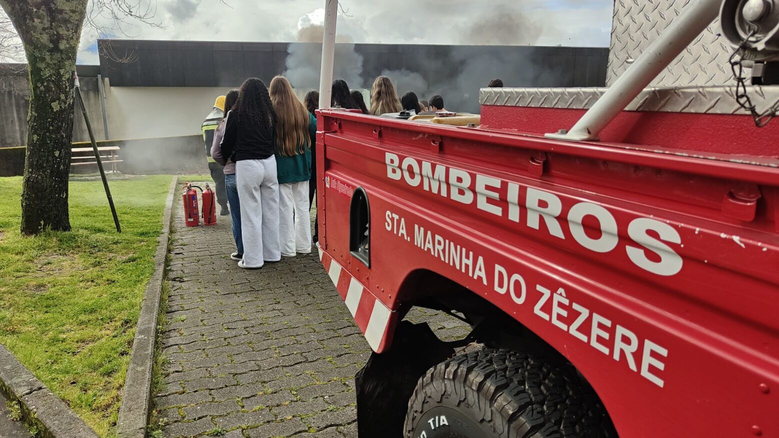 Carro fica totalmente consumido pelas chamas em Baião