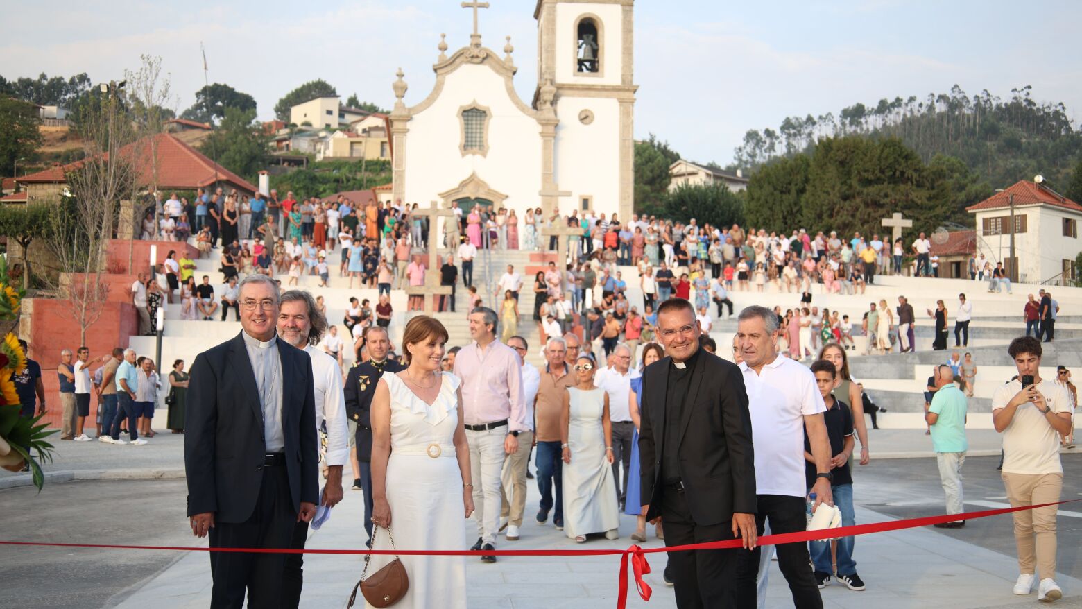“Valeu a pena não perder a esperança”. Penha Longa inaugurou arranjo urbanístico do Adro da Igreja