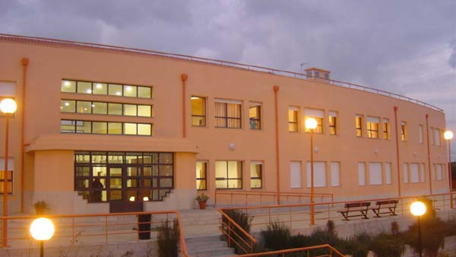 Reordenamento da zona de atravessamento pedonal junto à Escola Profissional de Fermil condiciona trânsito em Celorico de Basto
