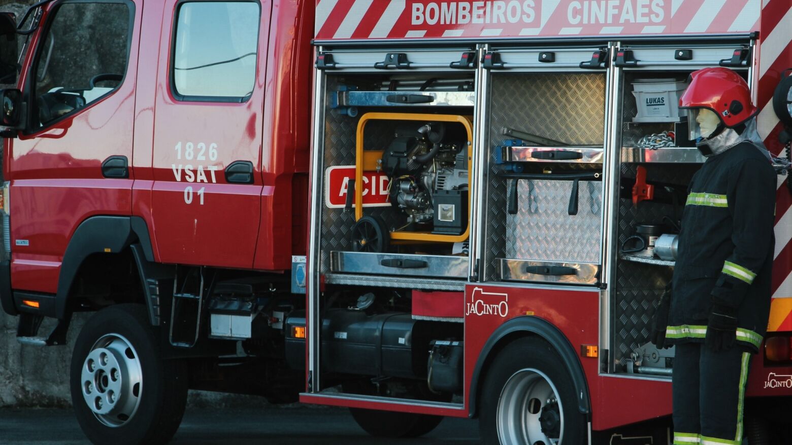 Inc&ecirc;ndio em Cinf&atilde;es mobiliza mais de 50 operacionais