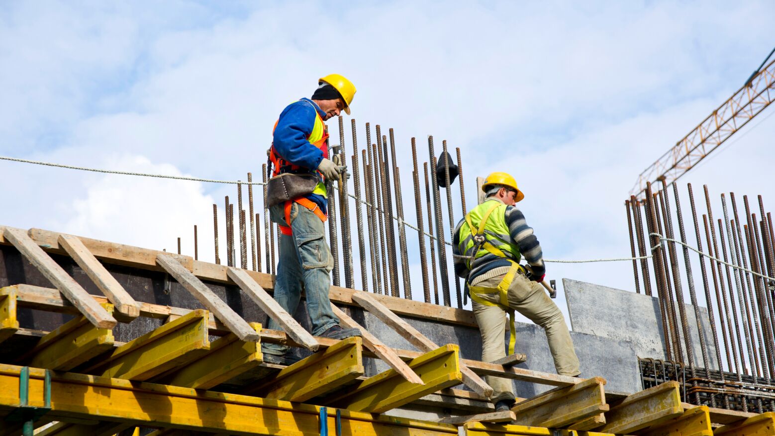 Falta de mão-de-obra na construção atrasa obras públicas e privadas em Portugal