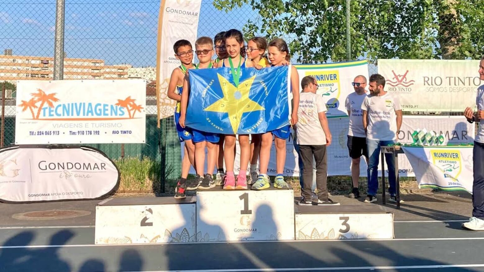 Atletas jovens do Estrelas do Marco em destaque no Torneio de Atletismo de Rua RunRiver