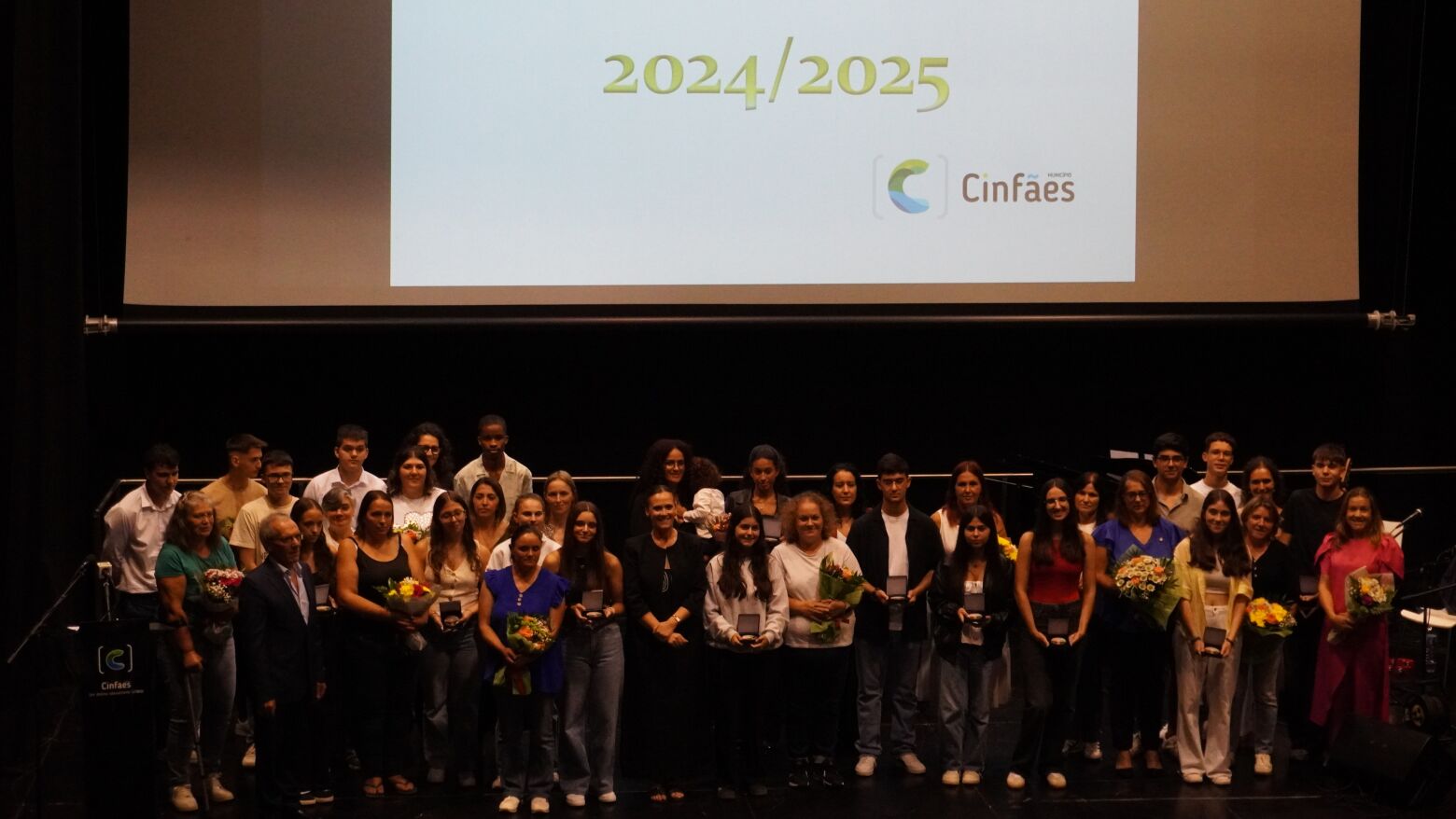Município de Cinfães distinguiu 36 alunos com prémios de mérito escolar