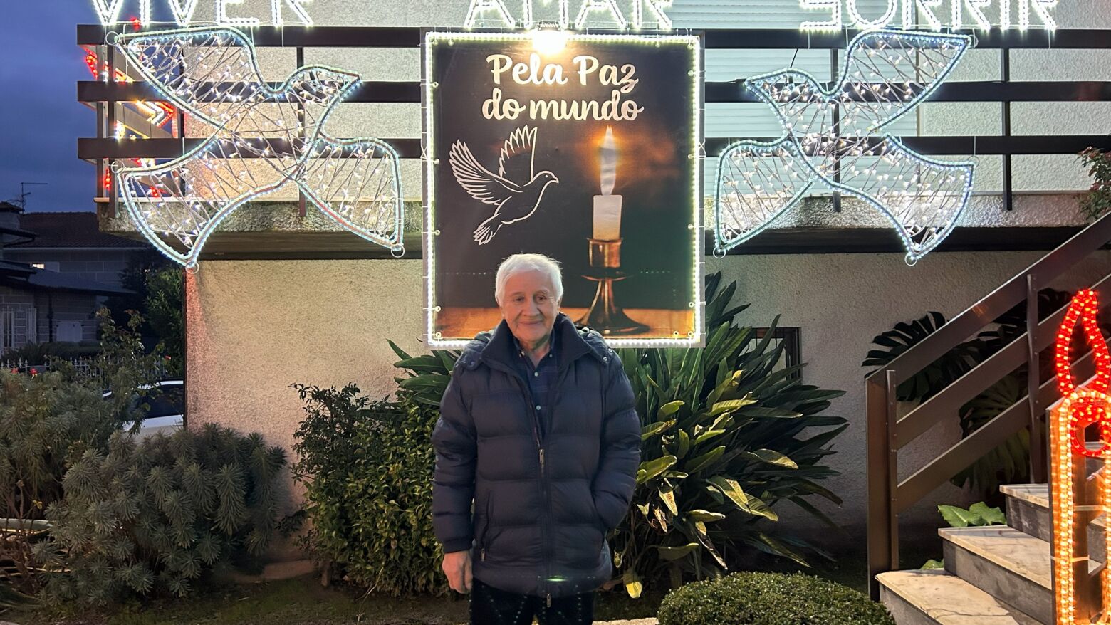 Marco de Canaveses: Milhares de luzes na casa de Joaquim Queir&oacute;s acendem o esp&iacute;rito natal&iacute;cio na Rua Z&eacute; do Telhado