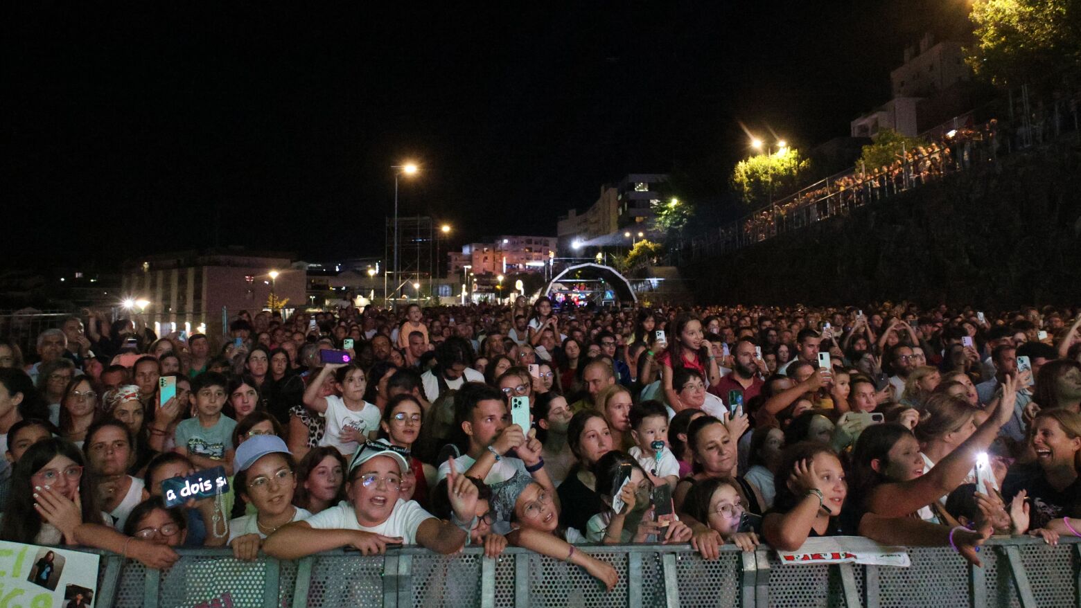 Bárbara Tinoco partilhou um momento especial e um "segredo" com os fãs durante as Festas do Marco