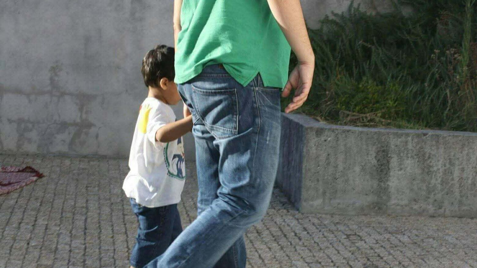 Leonardo venceu um tumor raro no rim: “O nosso filho está bem. É assim que escolhemos viver”