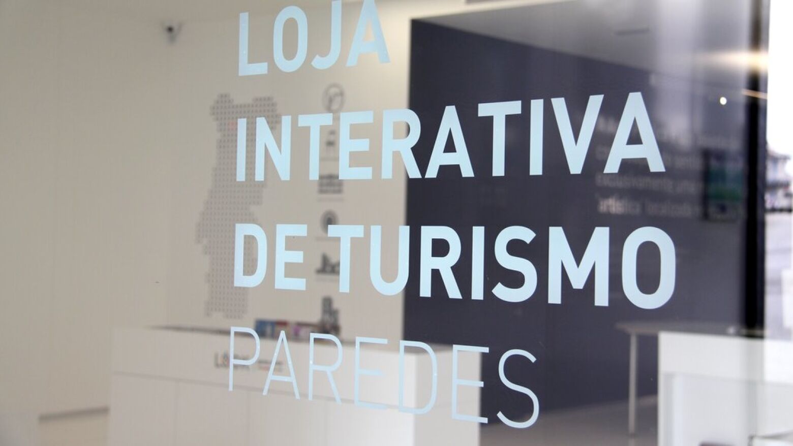 Exposição “Ciclos de Renovação” de Eva Pacheco inaugura na Loja Interativa de Turismo de Paredes