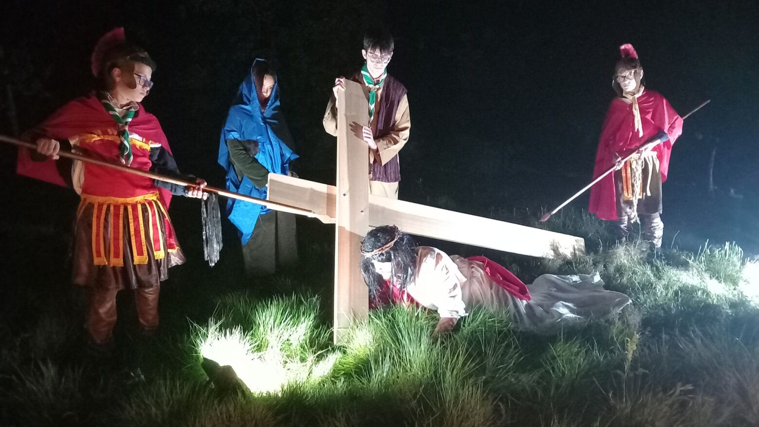 Escuteiros de São Vicente do Pinheiro voltaram a "meter as mãos à obra" para a Via Sacra do Núcleo Este