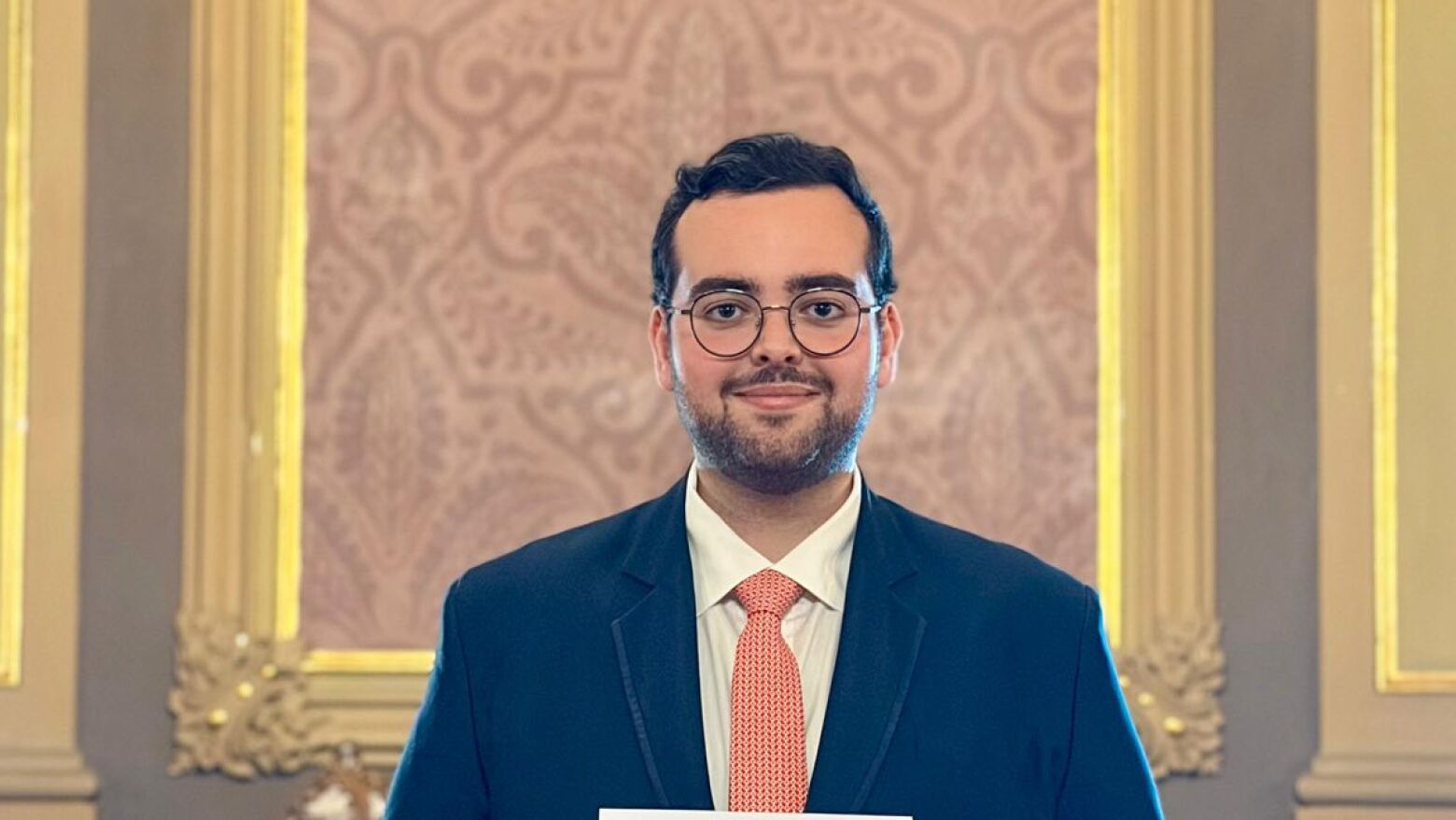 Sem guiões e a "ler a sala": Como um estudante de Paredes se tornou um fenómeno nacional da argumentação