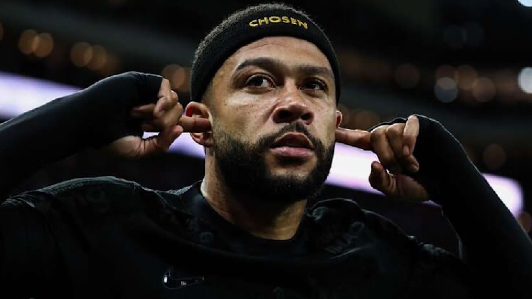 A matar o futebol: Depay reage à polémica nova regra no Brasil
