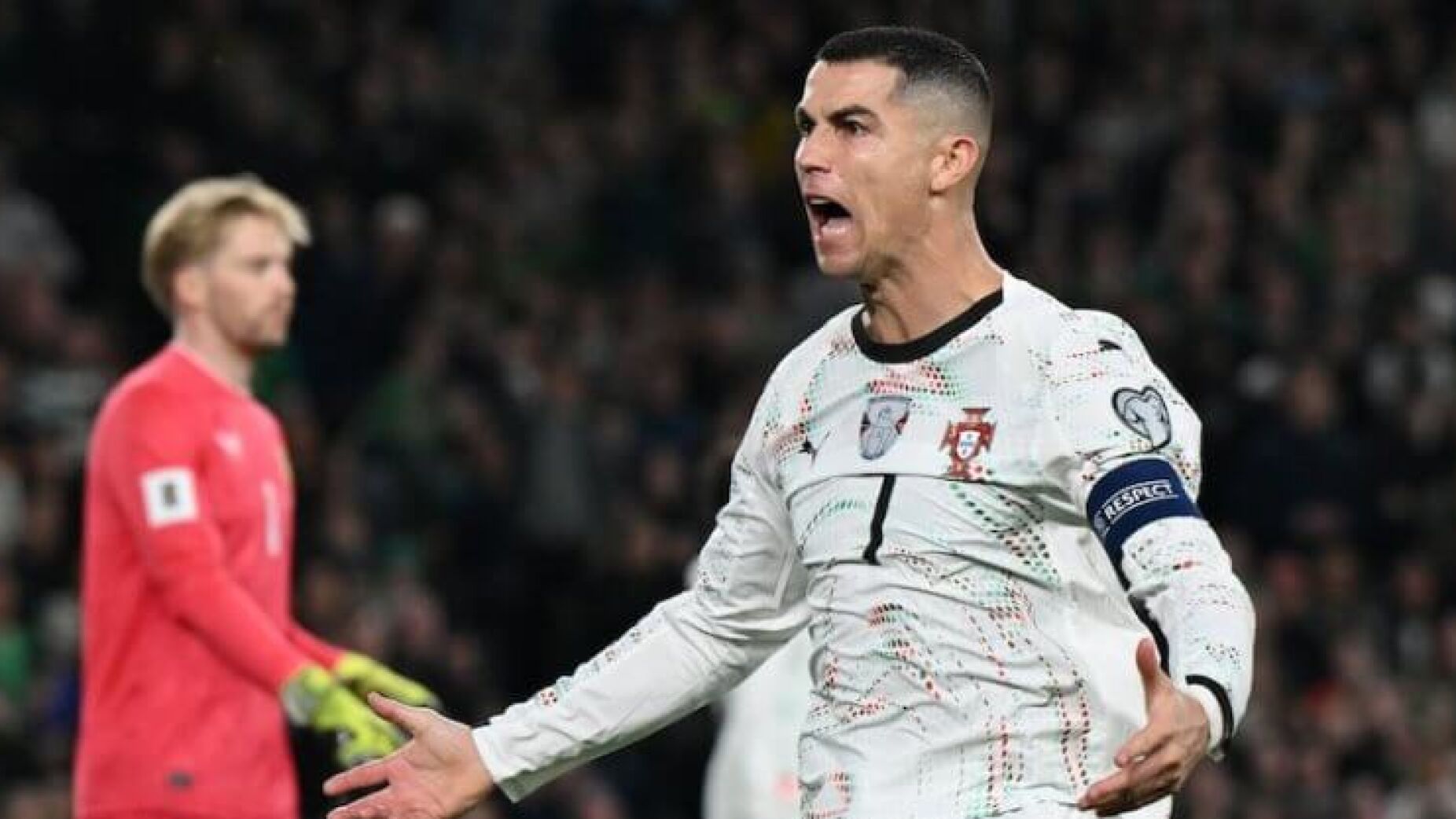 Selecionador da Irlanda deixa provocação a Ronaldo após expulsão