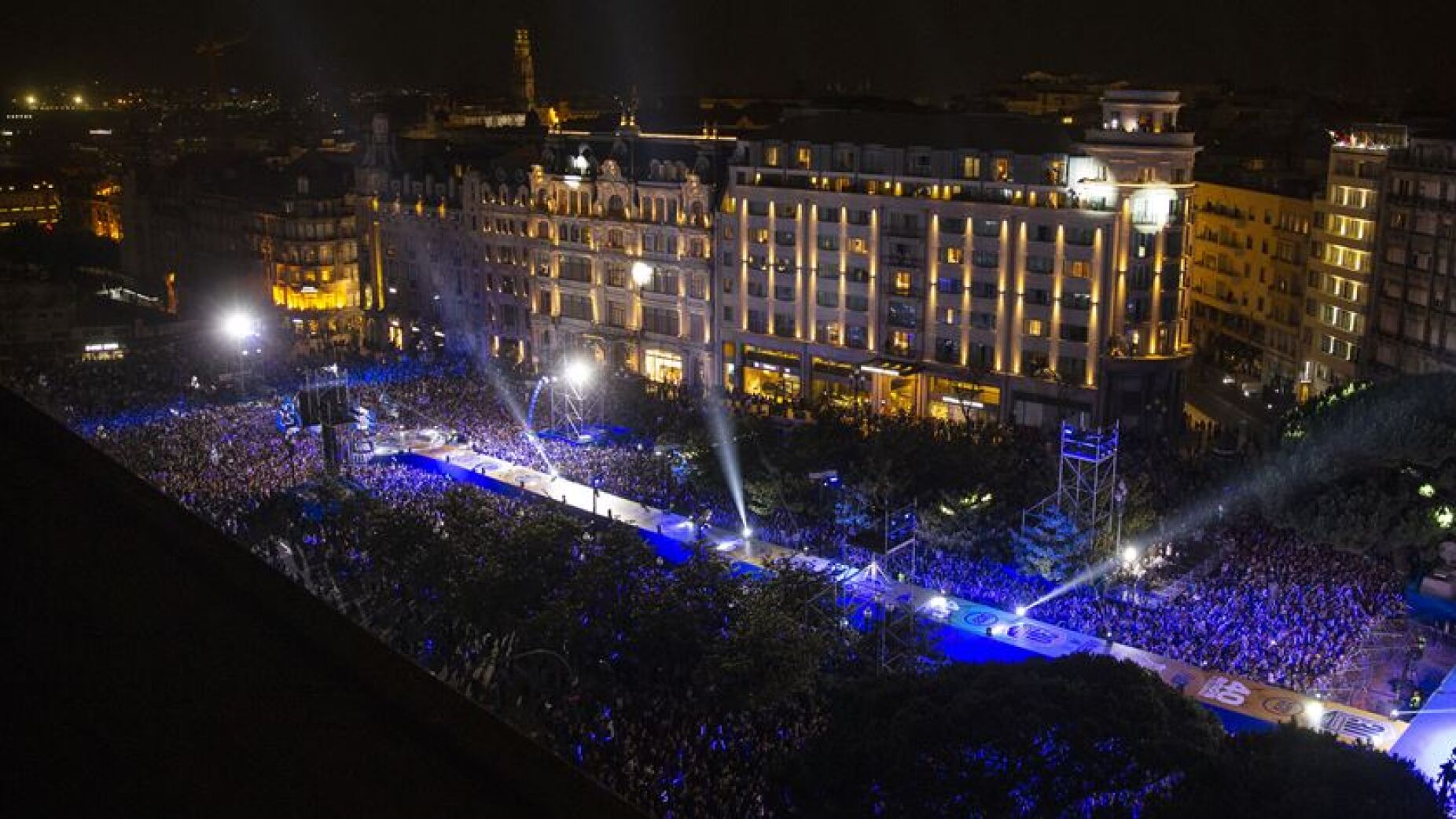 FC Porto adia festa do t&iacute;tulo para a &uacute;ltima jornada &mdash; trof&eacute;u s&oacute; frente ao Santa Clara a 17 de Maio