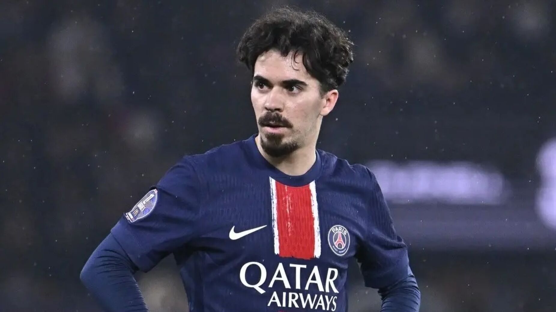 Vitinha faz magia no treino do PSG e vídeo já corre o mundo