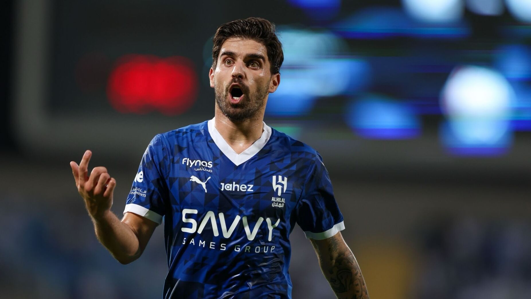 R&uacute;ben Neves Faz Hist&oacute;ria com um Canto Direto de Outro Mundo e Volta a Deslumbrar na Ar&aacute;bia Saudita