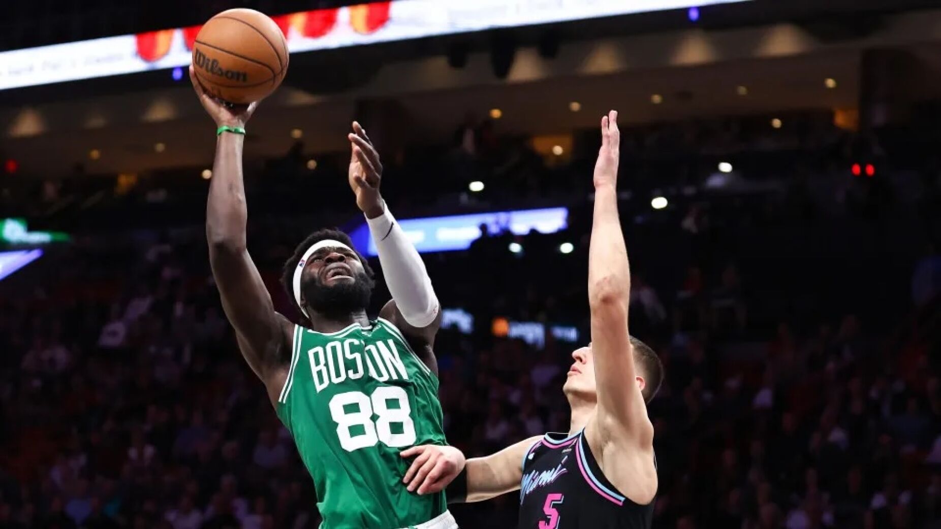 Internacional portugu&ecirc;s voltou a ser titular e teve papel relevante no triunfo em Miami