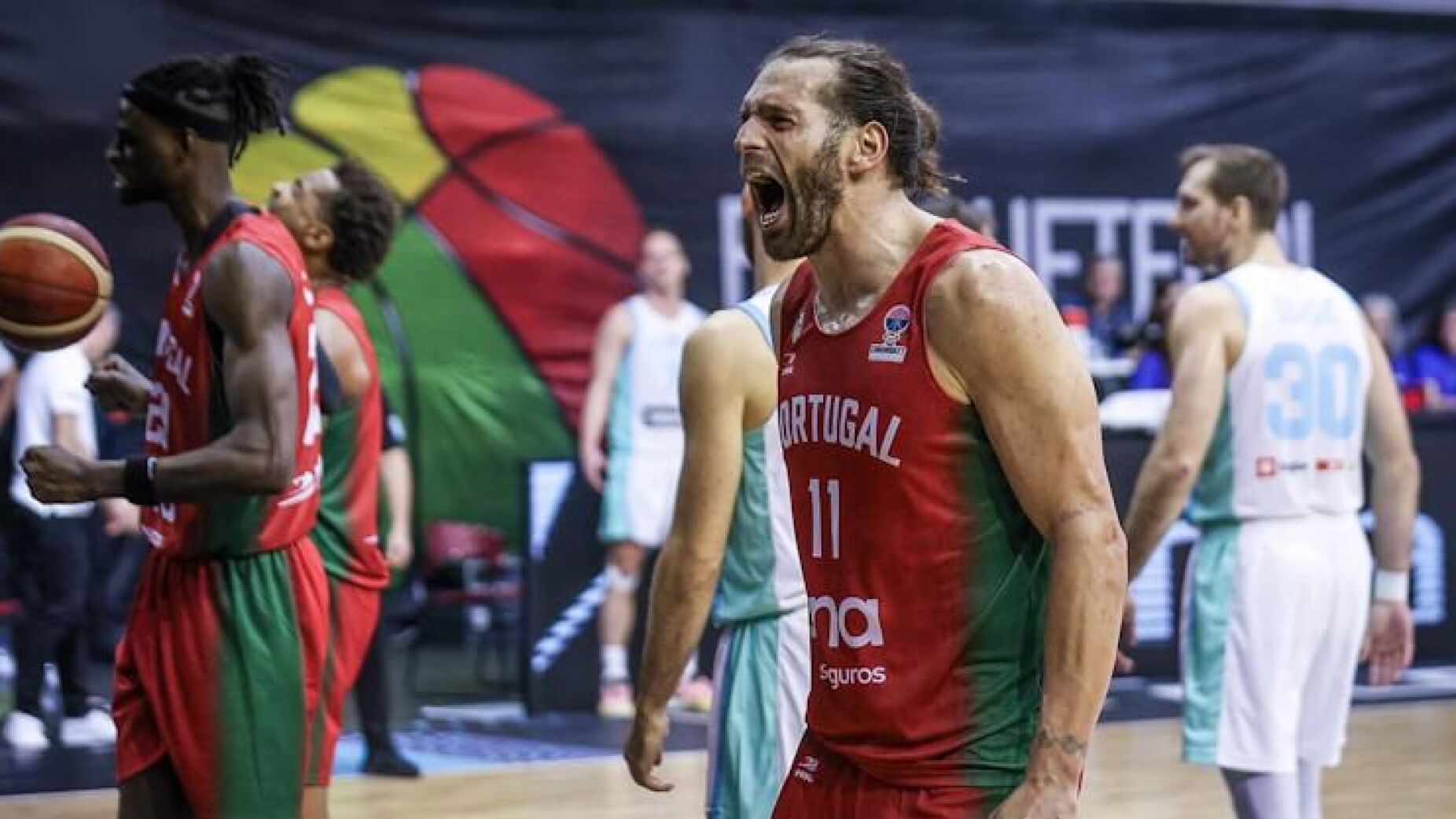 Portugal no Eurobasket2025 com a ajuda da Ucrânia